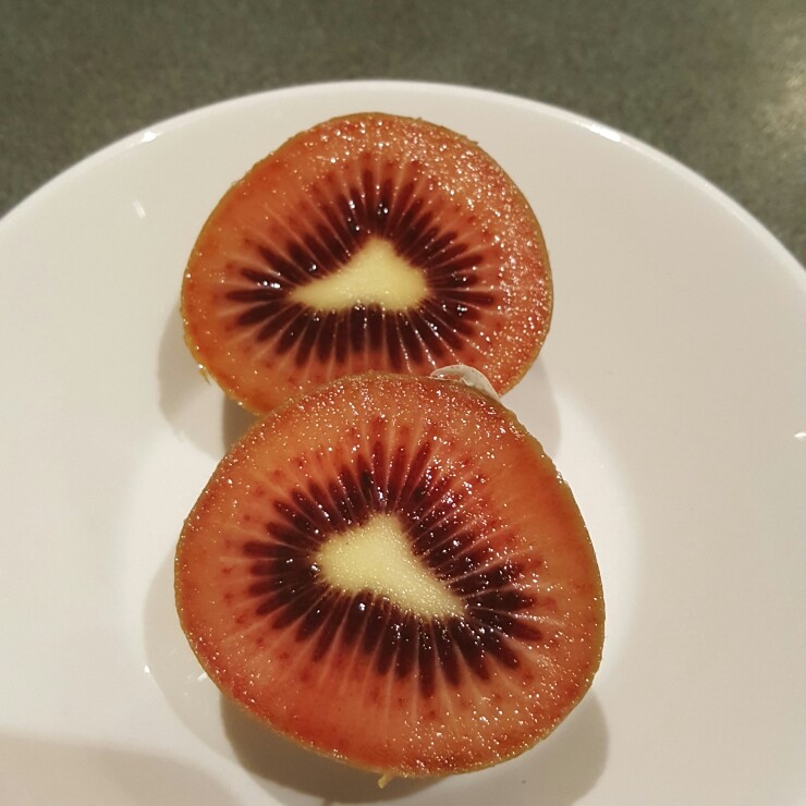 Kiwi Zespri Red in the GardenTags plant encyclopedia